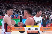 九游体育官方入口-6中1，6分4失误！前男篮队长搂人大腿吃违体犯规，成功逗笑杨鸣